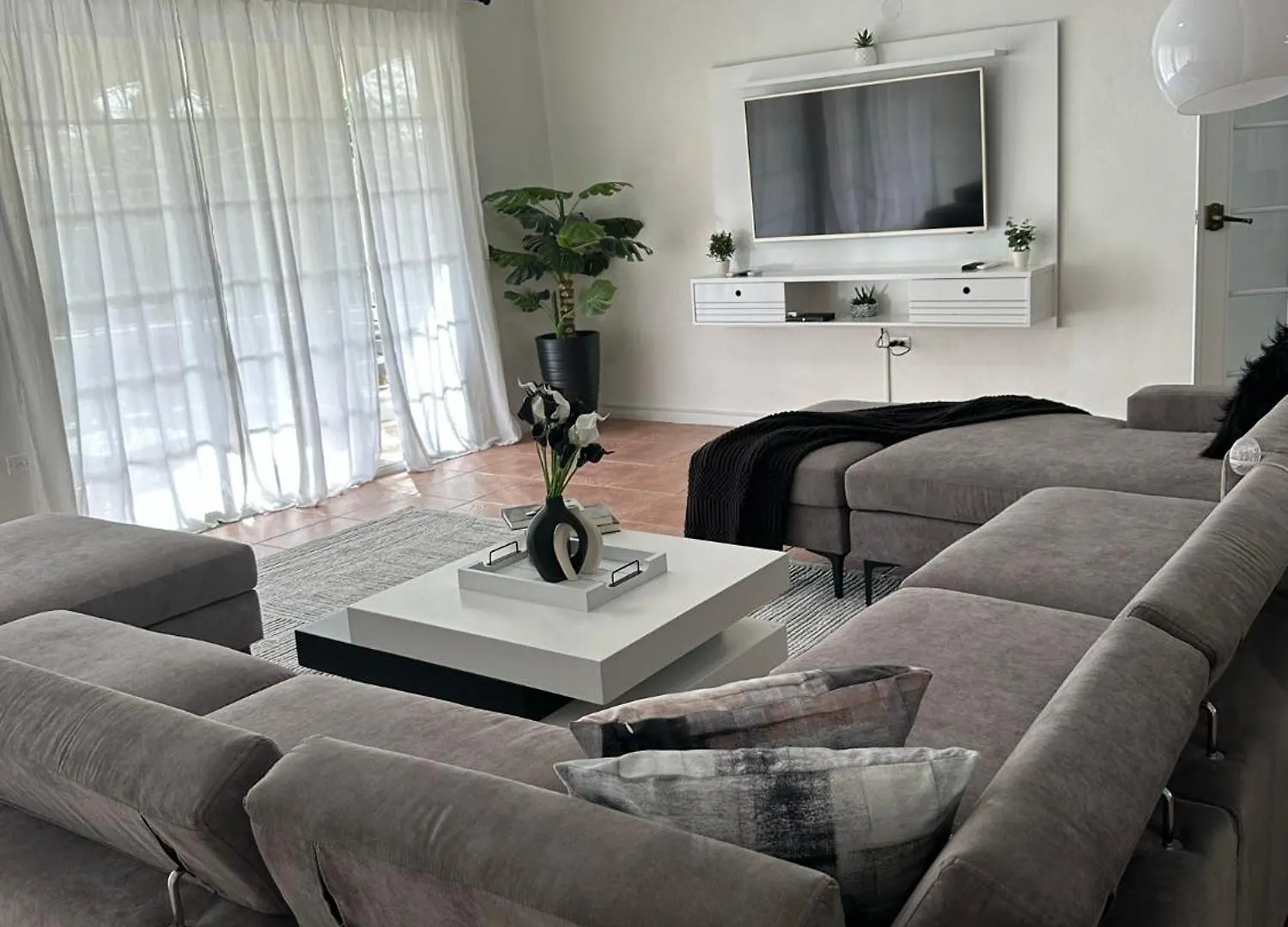 Lantställe Eagles Nest Villa House Ac Tv Wifi Fan Luxury Modern Albion Jamaica